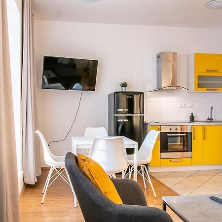 Yellow Apartment 俄斯特拉发 外观 照片