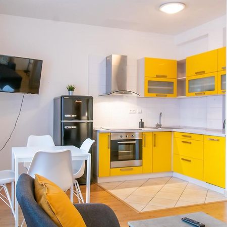 Yellow Apartment 俄斯特拉发 外观 照片