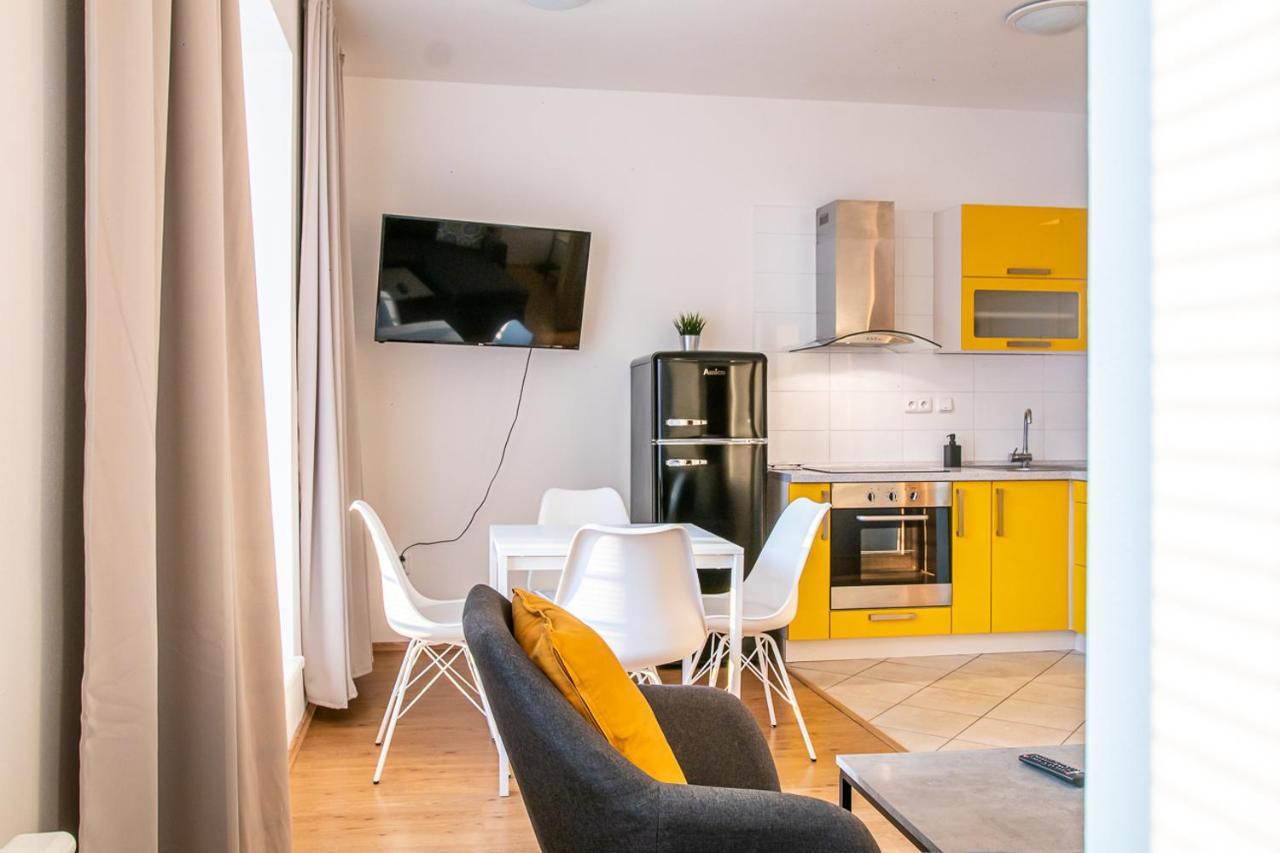 Yellow Apartment 俄斯特拉发 外观 照片