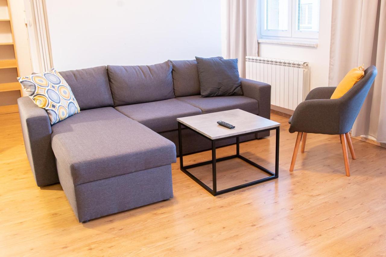 Yellow Apartment 俄斯特拉发 外观 照片
