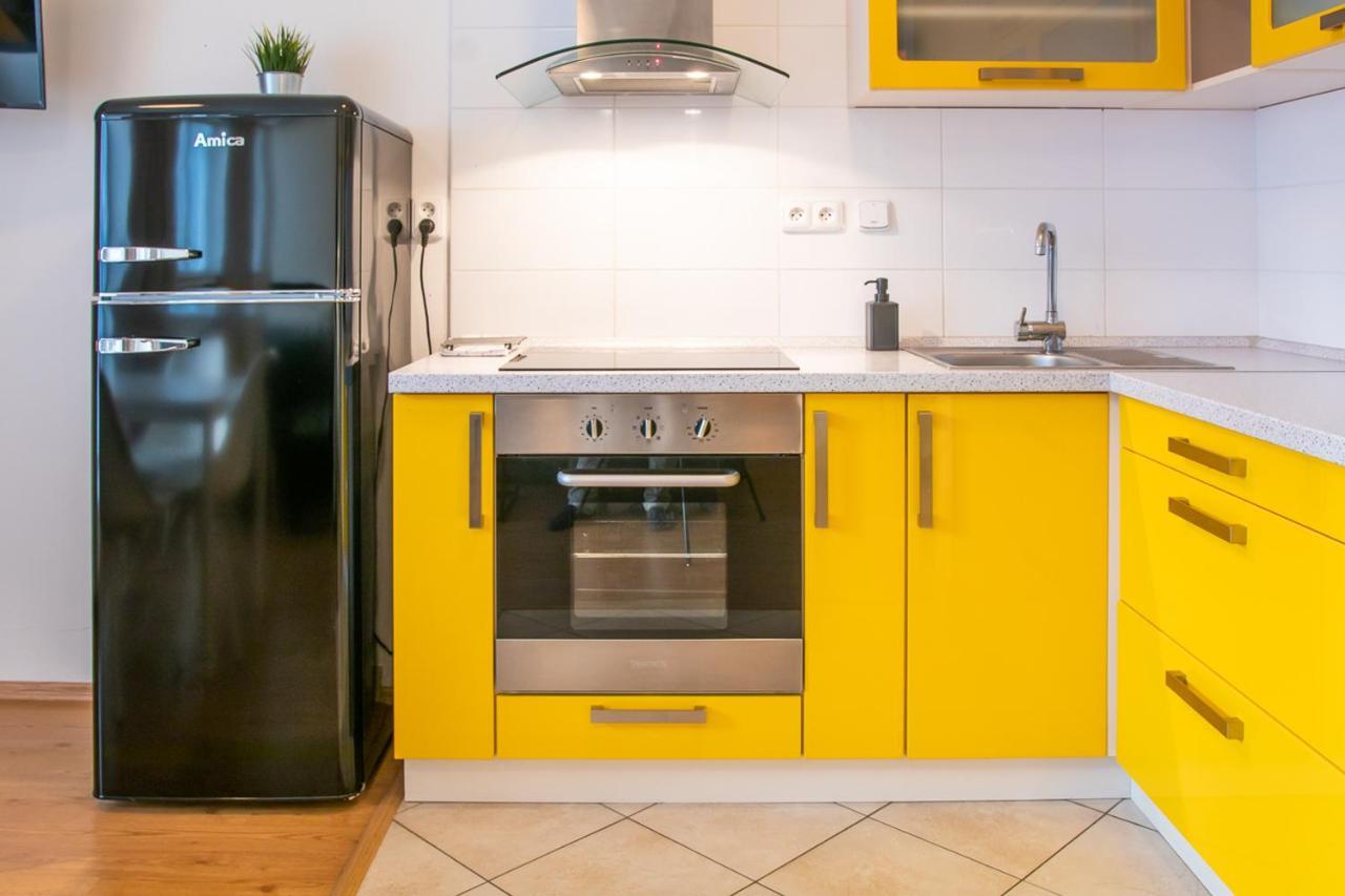 Yellow Apartment 俄斯特拉发 外观 照片