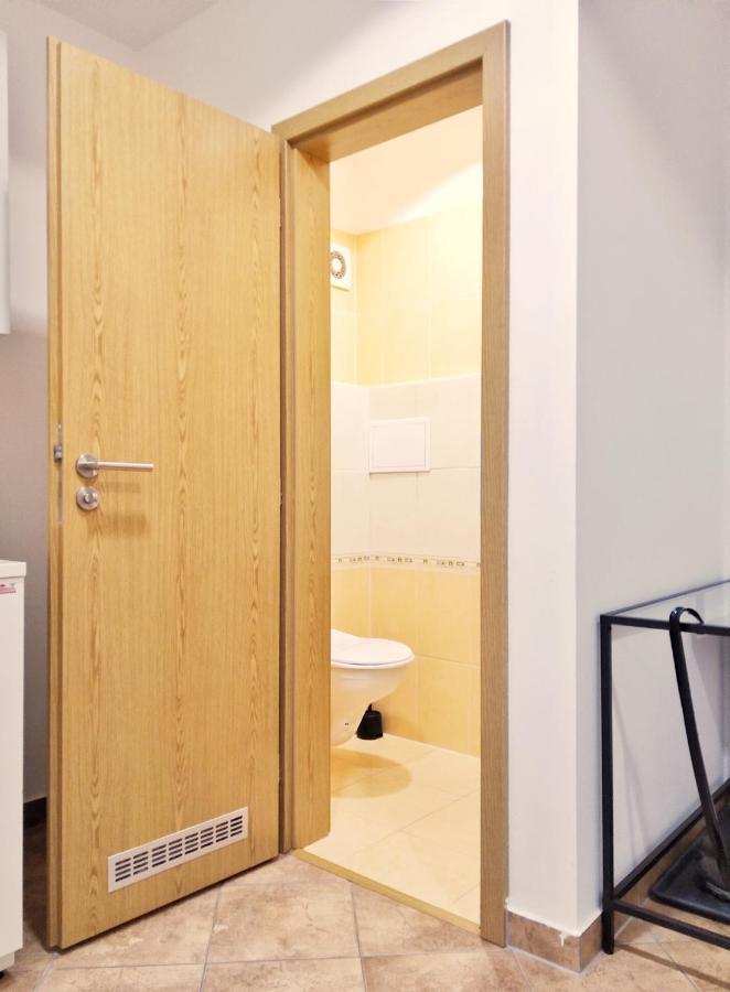 Yellow Apartment 俄斯特拉发 外观 照片